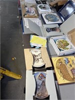 LARGE LOT OF COLLECTOR PLATES SEE PICS FOR DETAILS