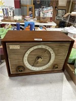Vintage Zenith AM FM radio