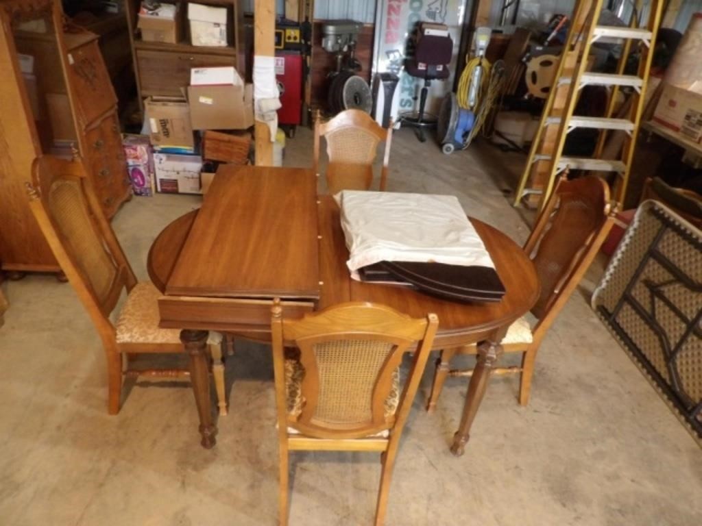Dining Room Table, 2 Leaves, 4 Chairs, Protector