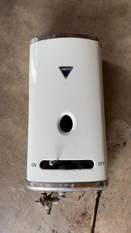 VINTAGE ASCOT TANKLESS HOT WATER HEATER WITH