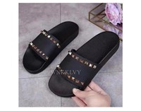 Size 7 Flat Thick Sole Rubber Beach Slippers