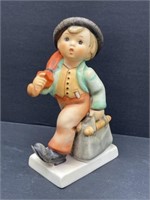 Goebel Hummel Figurine " Merry Wanderer “