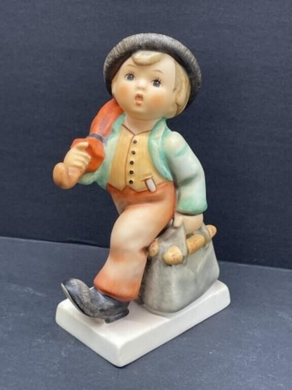 Goebel Hummel Figurine " Merry Wanderer “