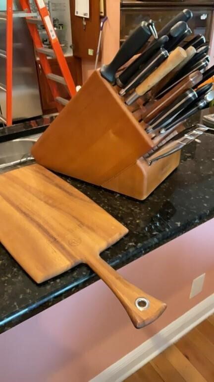 Lg. Knife stand w/ carving knives & cutting board