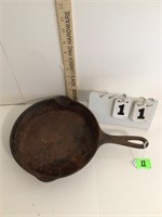 GRISWOLD CASTIRON SKILLET