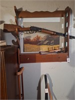Gun Rack w/ Daisy model 1894 BB gun (gun broken)