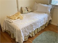 Thomasville twin size bed and bedding