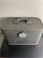 Vintage travelling makeup case