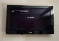 Samsung 40' flatscreen TV w/ remote & wall mount