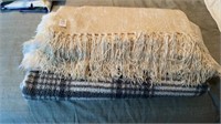 Blankets & throws- 1 fleece- lot of 3