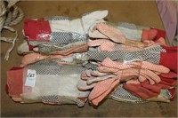 CHOICE OF BUNDLES OF GLOVES