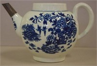 18th century Worcester blue & white teapot