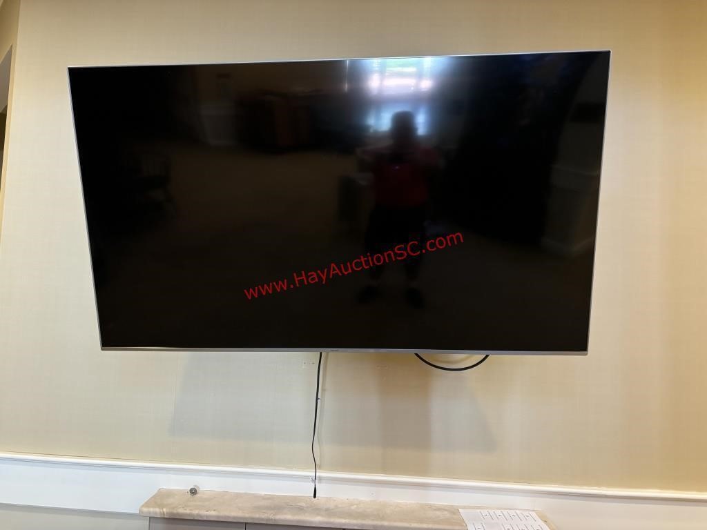 SAMSUNG 75" TV W/ BRACKET