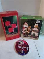 Mr and Mrs Claus figurines 11.5", glass pillar
