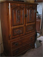 Wooden doubledoor Gentlemans chest