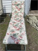 Relaxing lawn chair