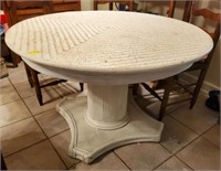 WICKER TABLE SHOWS WEAR