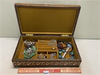 BEAUTIFUL JEWELBOX WITH CONTENTS