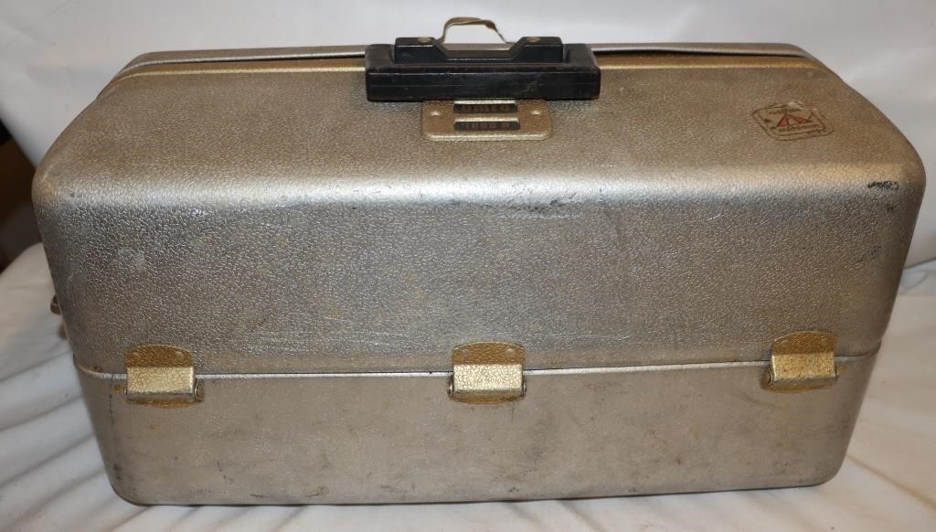 Vintage UMCO 1000A Tackle Box: