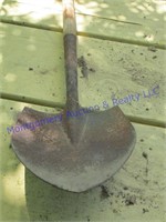 ROUND SHOVEL