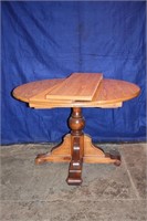 Pedestal Table with 2 Leaves