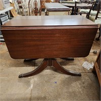 Vintage Duncan Phyfe style drop leaf table