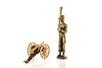 BRASS FIGURE OF NAPOLEONIC SOLDIER & CANNON