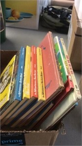 BX OF CHILDREN'S BOOKS