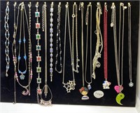 17pc chains and pendants Necklace lot