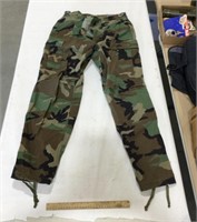 Pair of military pants size medium reg