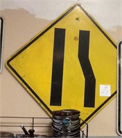 RIGHT LANE ENDS SIGN 29" X 29"