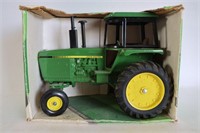 JOHN DEERE ROW CROP TRACTOR ERTL 1/16