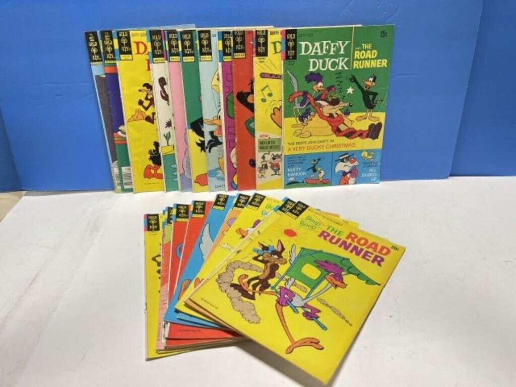 24 Comics - Daffy Duck / Road Runner