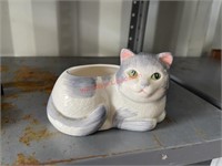 Ceramic cat planter (Connex 2)