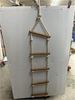 Kids hanging ladder can be decorative