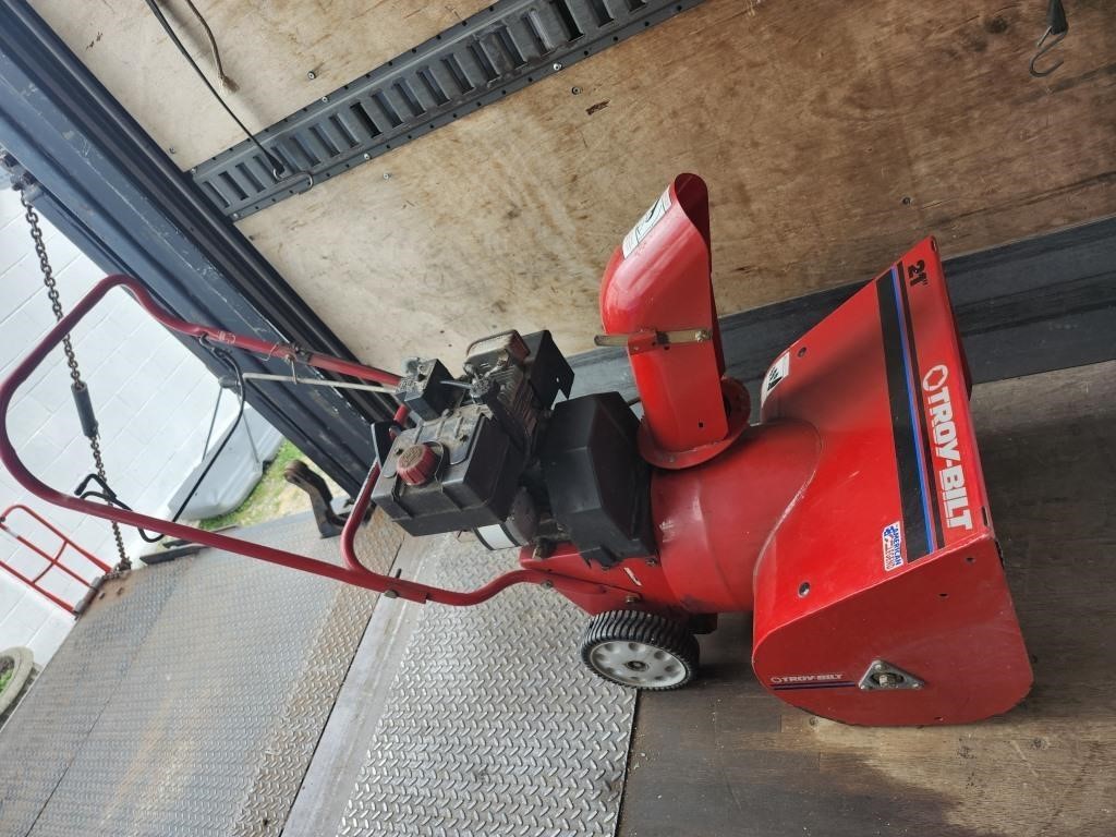 Nice 21" Troy Bilt Snow Blower