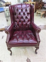BURGUNDY WING AND TUFFED BACK OFFICE CHAIR