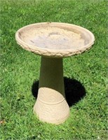 2-piece concrete round bird bath