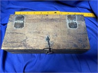 Wood Box w hinged Lid and latch