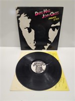 VTG HALL & OATS "PRIVATE EYES" VINYL RECORD