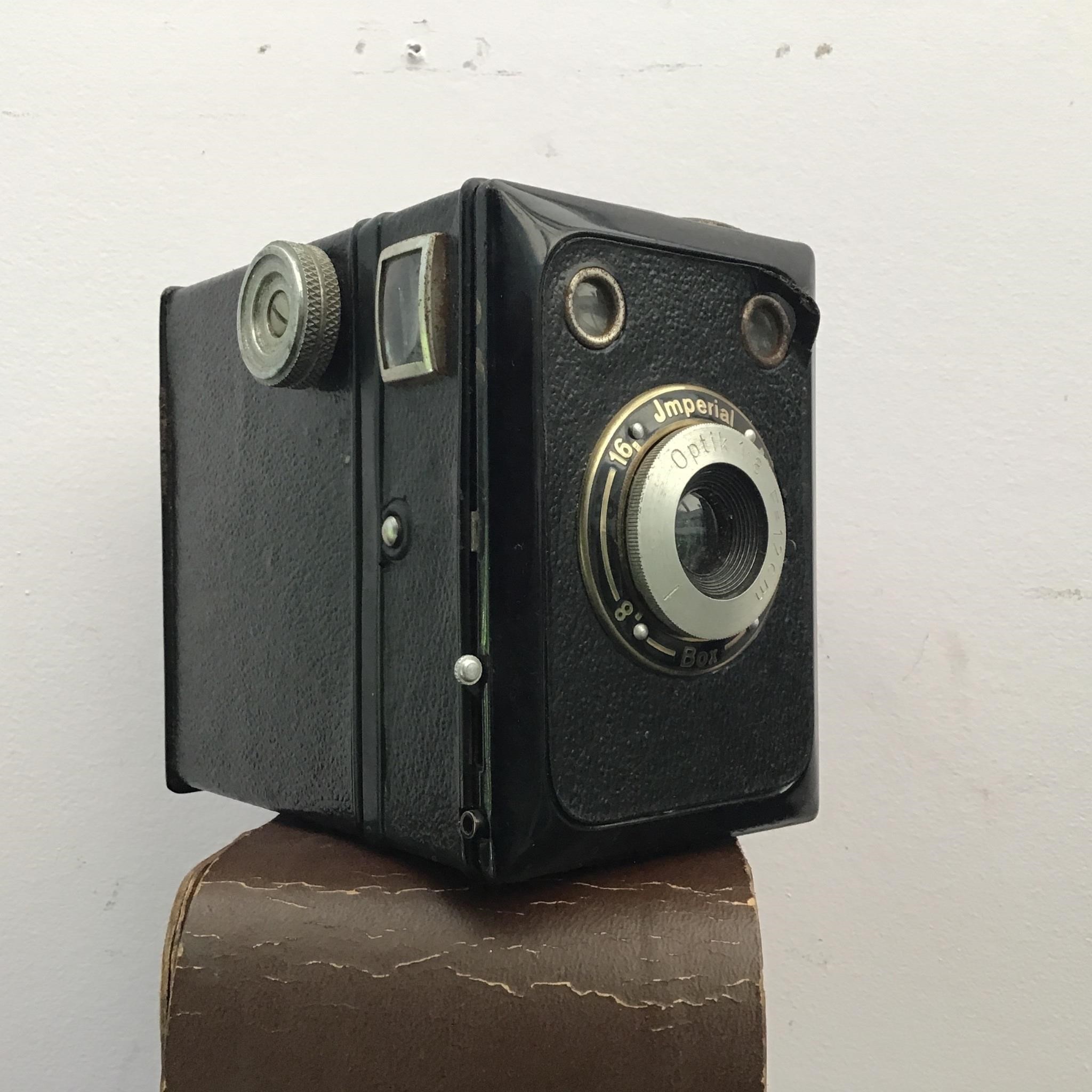 VINTAGE CAMERA