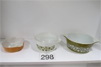Vintage Pyrex Dishes - 2 w/ Lids