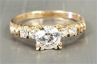10K gold ring set with clear stones - 1.7 grams;