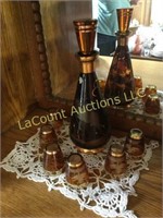 beautiful vintage decanter with 6 glasses deer