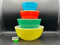 Primary set of 4 Vintage Pyrex mixing bowls