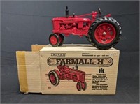 Farmall H Die Cast Toy Tractor LNIB Ertl