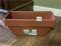 8 NEW PLASTIC GARDEN PLANTERS