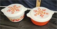 2 pyrex bowls with lids