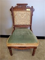 VICTORIAN CARVED WALNUT CHAIR