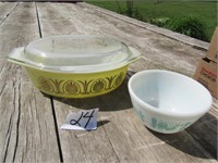 EARLY YELLOW PYREX CASSEROLE DISH W/ LID, SMALL